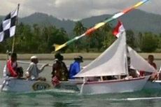 Ritual Mappandre Sorong Nelayan Mandar Curi Perhatian Turis Asing