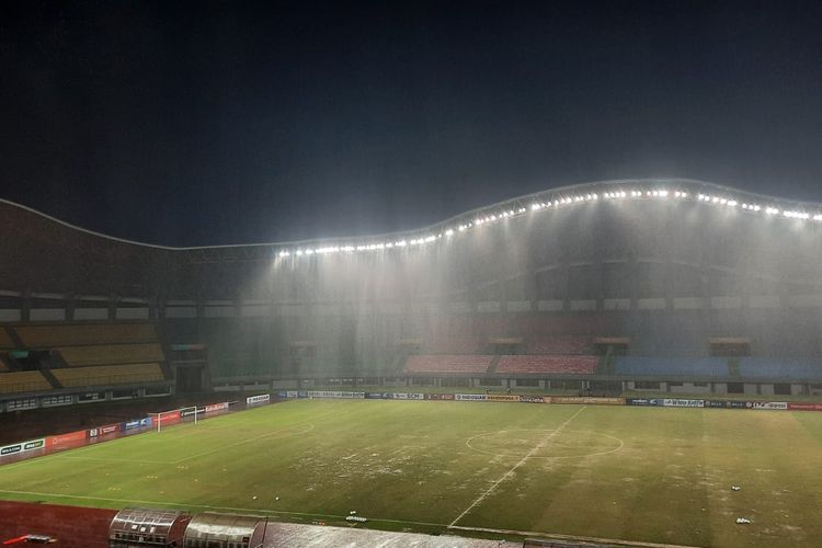 Suasana Stadion Patriot Candrabhaga, Bekasi, menjelang laga final Piala AFF U19 2022 antara Malaysia dan Laos, Jumat (15/7/2022) malam WIB.