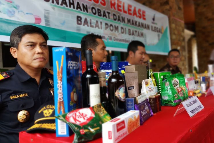 Balai Pengawas Obat dan Makanan (BPOM) Kepulauan Riau (Kepri) di Batam berhasil menegah dan menyita sedikitnya 418.316 pieces obat dan makanan ilegal. Selasa (18/12/2018)