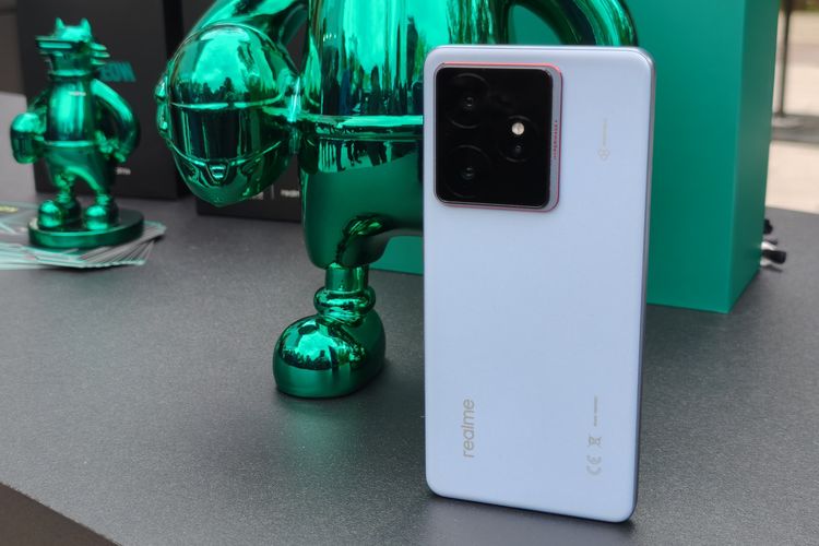 Smartphone Realme GT7 series resmi dirilis secara global dalam sebuah acara di Paris, Perancis, Selasa (27/5/2025). Ponsel ini menandakan kembalinya Realme ke pasar HP flagship.