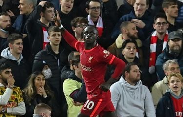 Selebrasi Sadio Mane usai mencetak gol dalam laga Liverpool vs Arsenal pada pekan ke-12 Liga Inggris 2021-2022.