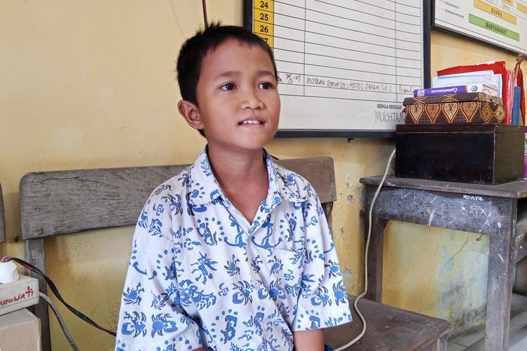 Kisah Mahesa, Anak Pesisir Semarang Bersepatu Lapuk demi Punya Sepeda