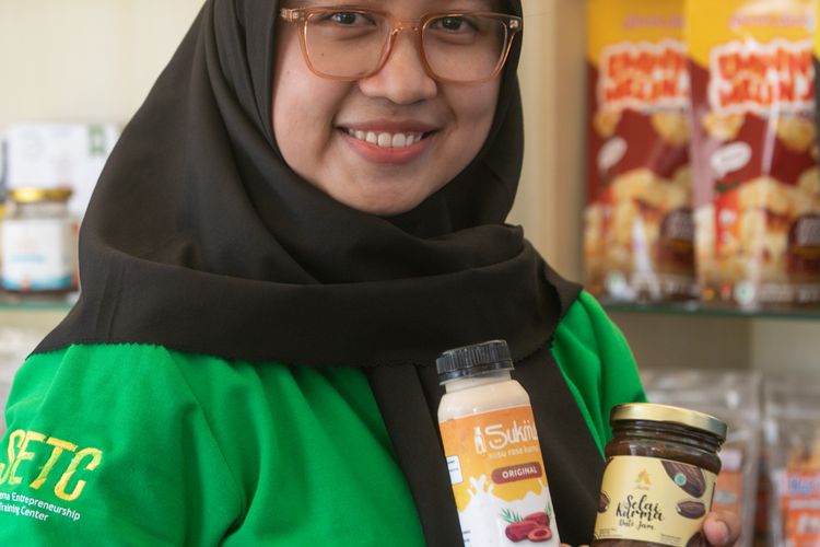 Octavia Intan Imanisa, pemilik UMKM produsen olahan kurma Alunna. 