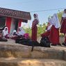 Setahun Belajar Darurat Depan Toilet, Murid SDN Padangsari Cianjur Belum Punya Kelas Usai Gempa