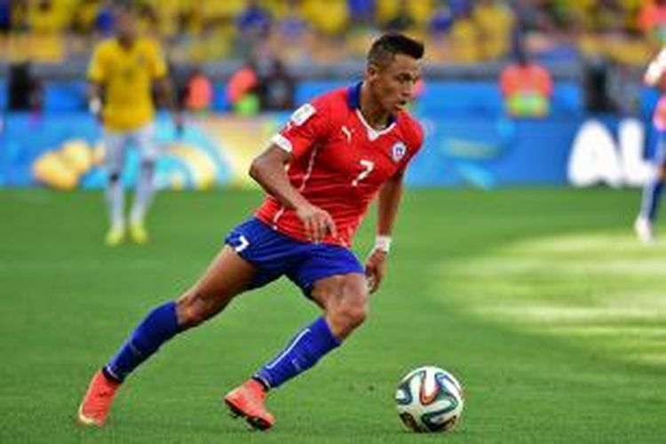 Penyerang Cile, Alexis Sanchez, pada pertandingan 16 besar Piala Dunia melawan Brasil, di Estadio Mineirao, Belo Horizonte, 28 Juni 2014. Pada 10 Juli 2014, Sanchez resmi pindah dari Barcelona ke Arsenal.
