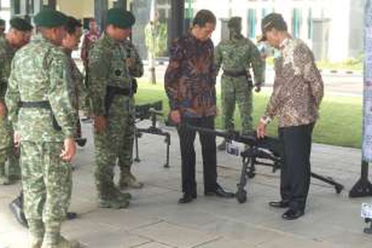 Presiden Joko Widodo saat mengunjungi Markas Divisi I Kostrad di Cilodong, Depok, Jawa Barat, Rabu (16/11/2016).