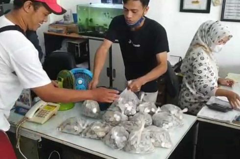 Hasil Nabung 8 Tahun, Polisi di Cianjur Beli Sepeda Motor Pakai Uang Koin Rp 1.000