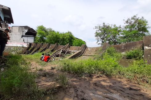 Tanggul Kali Bekasi di Pondok Gede Permai Rebah, Diduga Dampak Erosi