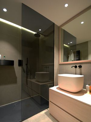 Ilustrasi pencahayaan di kamar mandi.