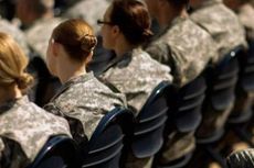 Skandal Foto Bugil Perempuan Tentara AS, Hanya 10 Korban yang Muncul