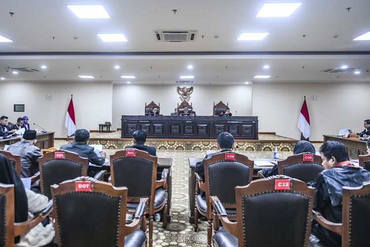 Suasana sidang perkara Perselisihan Hasil Pemilihan Umum (PHPU) Pemilihan Legislatif (Pileg) 2024 Panel 2 di Gedung MK, Jakarta, Kamis (2/5/2024). Sidang PHPU Pileg 2024 tersebut beragendakan pemeriksaan pendahuluan 81 perkara. ANTARA FOTO/Hafidz Mubarak A/nym.