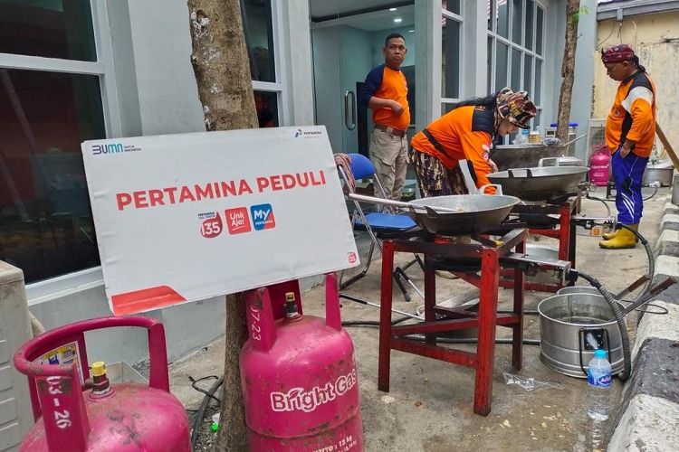 PT Pertamina (Persero) salurkan bantuan logistik ke posko utama di Balai Kota Semarang.