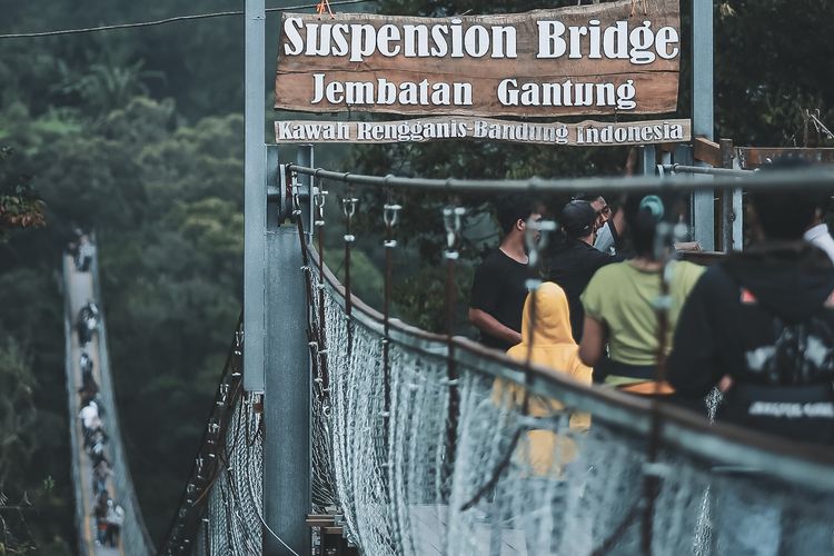 Rengganis Suspension Bridge wisata baru di Rancabali, Bandung yang diklaim sebagai jembatan gantung terpanjang di Asean