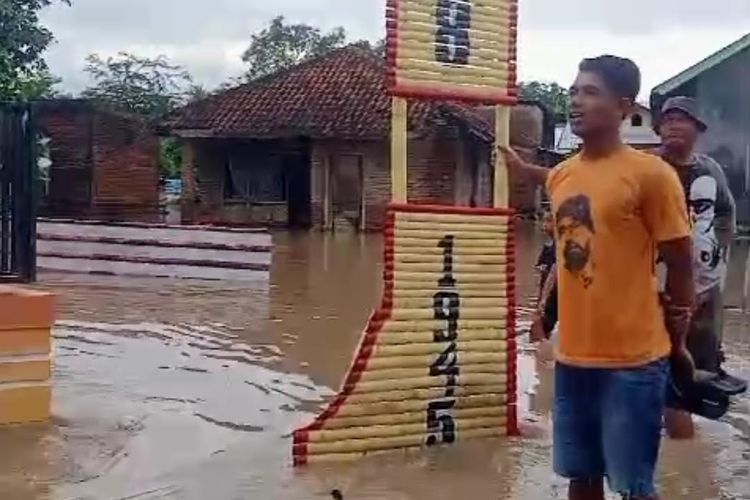 Banjir Bandang terjang Desa Labuhan Kuris, Kecamatan Lape, Kabupaten Sumbawa Sabtu (17/2)