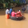 Calon Pengantin Tembus Banjir Naik Panci Masak Raksasa ke Lokasi Pernikahan