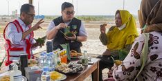 Sambil Makan Tumpang, Menhub dan Mas Dhito Saksikan Pembangunan Bandara Dhoho Kediri
