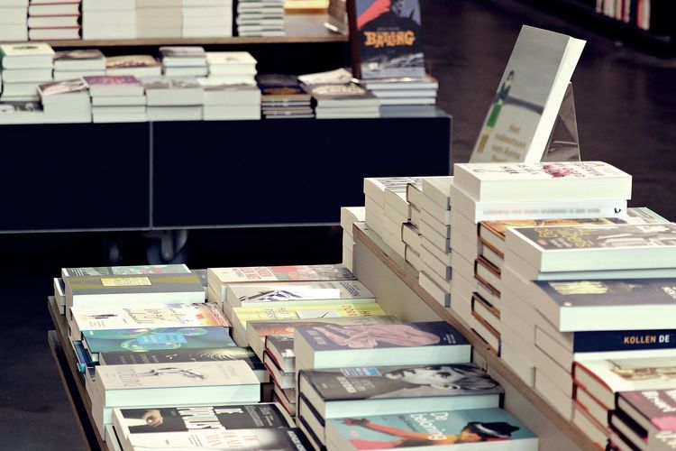 Ilustrasi buku, toko buku. 