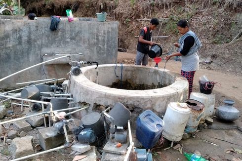 Kekeringan 5 Bulan, Puluhan Warga Dusun Ini Bolak-balik Ambil Air dari Satu Sumur