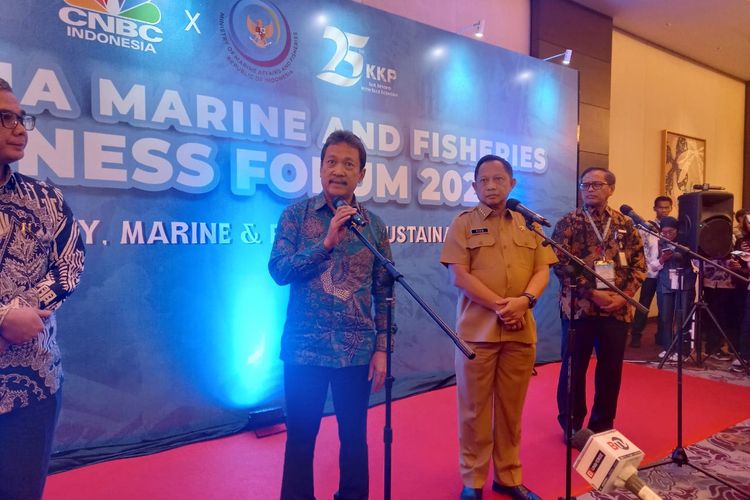 Menteri Kelautan dan Perikanan (KKP) Sakti Wahyu Trenggono di Hotel Fairmont, Jakarta, Senin (5/2/2024).