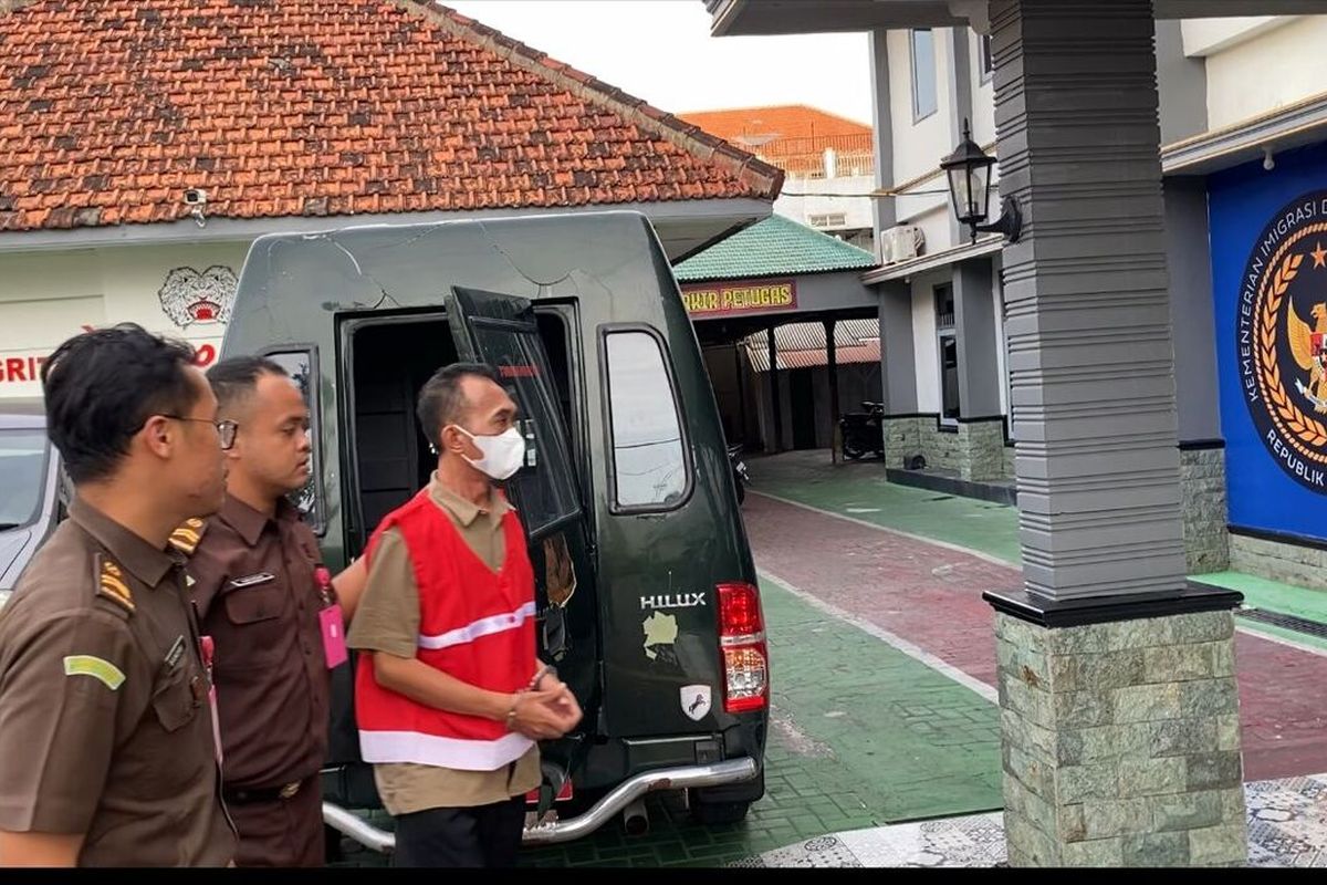 Kejaksaan Negeri Ponorogo, Jawa Timur, menetapkan SA, Kepala SMK 2 PGRI Ponorogo, sebagai tersangka dalam kasus dugaan penyimpangan dana Bantuan Operasional Sekolah (BOS) periode 2019?2024.