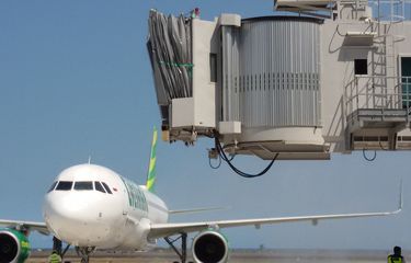 Pesawat Citilink dengan nomor penerbangan QC-132 dari Bandar Udara Halim Perdanakusuma mendarat di Bandar Udara Yogyakarta International Airport di Kulon Progo, DI Yogyakarta. Ini lendaratan pertama pesawat komersil berpenumpang di YIA. Pendaeatan sekaligus menunjukkan YIA sudah beroperasi penuh.