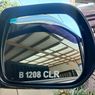 Benarkah Grafir Nopol di Kaca Spion Mobil Efektif Cegah Pencurian?