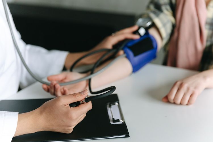 Ilustrasi tekanan darah tinggi atau tips menurunkan tekanan darah tinggi.