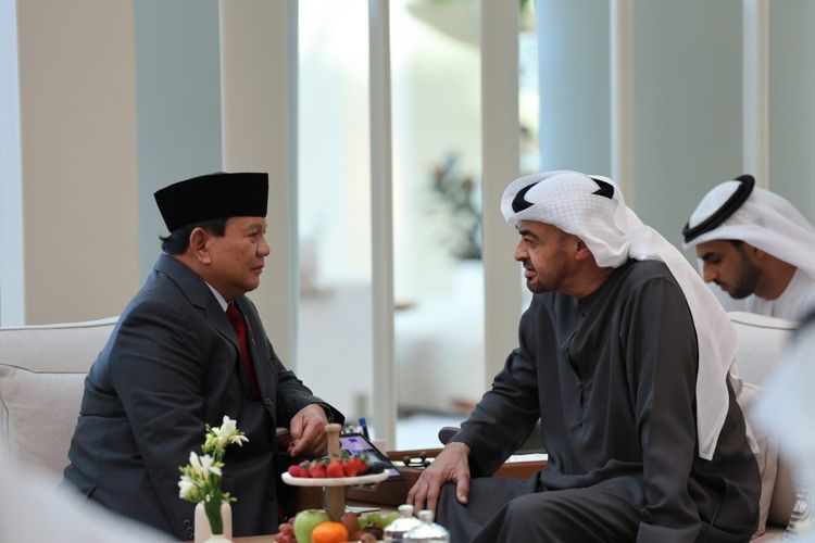 Menteri Pertahanan RI sekaligus presiden terpilih Prabowo Subianto mengunjungi Presiden Uni Emirat Arab Sheikh Mohammed bin Zayed Al Nahyan atau MBZ di Istana Al Shati, Abu Dhabi, UEA, pada Senin (13/5/2024) waktu setempat.