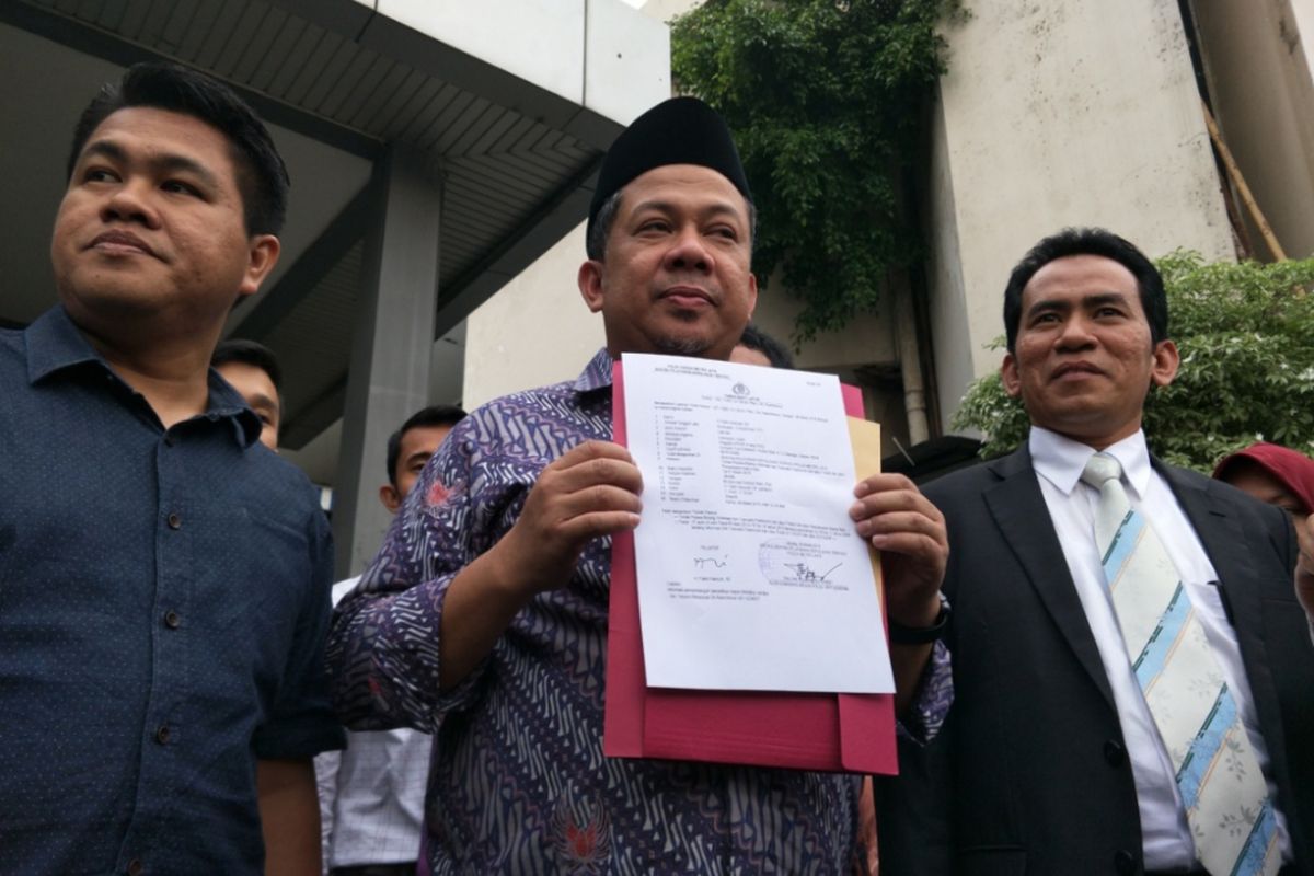 Wakil DPR RI Fahri Hamzah saat melaporkan Presiden PKS Sohibul Iman di Mapolda Metro Jaya, Kamis (8/3/2018).