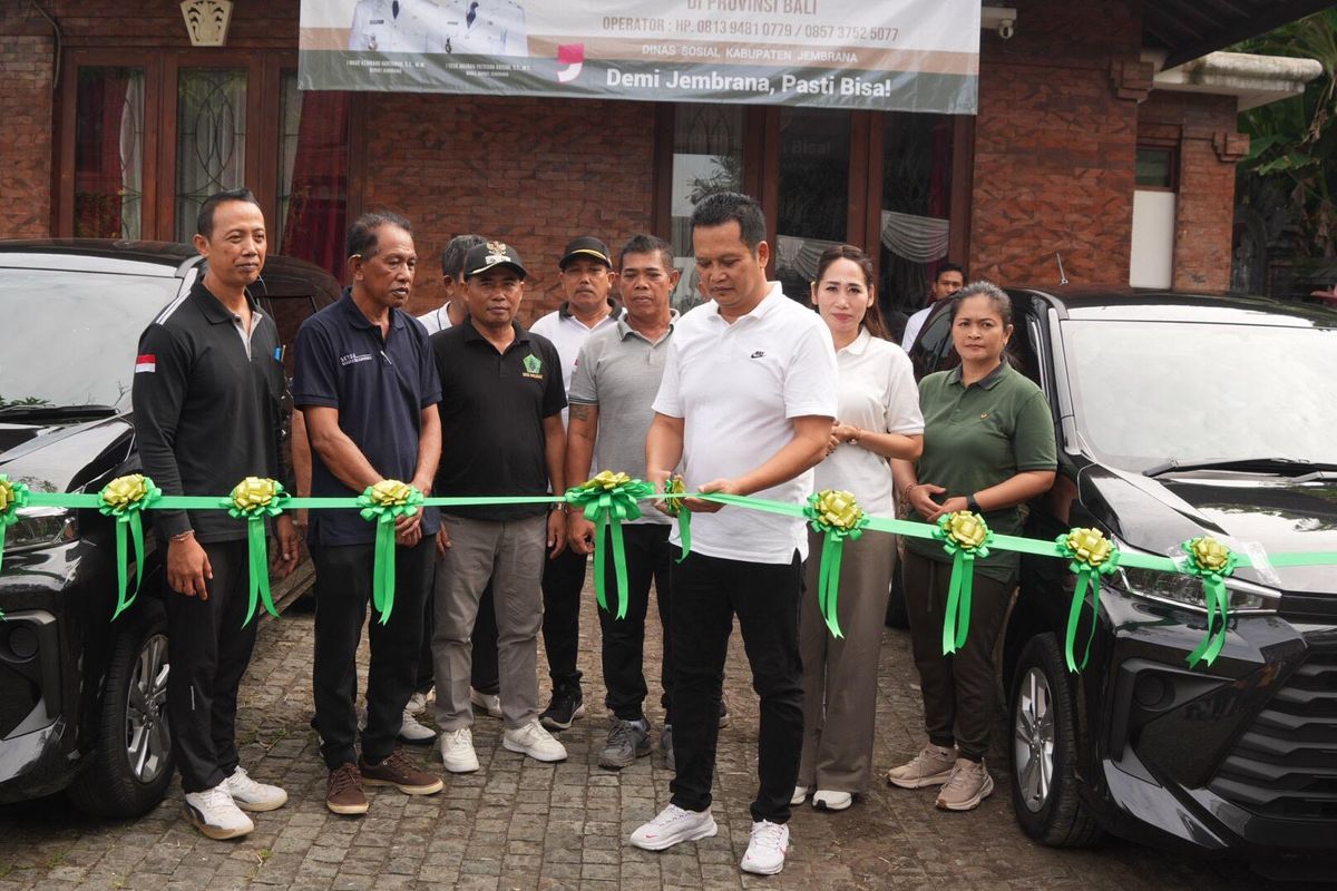 Bupati Jembrana I Made Kembang Hartawan meresmikan layanan mobil antar-jemput pasien rawat jalan ke luar daerah sebagai bagian dari program unggulan 100 hari kerja. Layanan ini disediakan gratis untuk masyarakat kurang mampu di Jembrana.