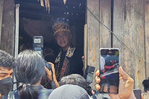 Ganjar Pranowo Tinjau Rumah Warga Tak Layak Huni di Sorong