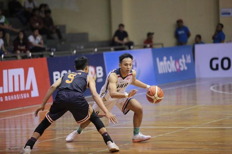 Institut Teknologi Harapan Bangsa (ITHB) sukses mempertahankan takhta juara LIMA Basketball: Blibli.com West Java Conference (WJC) 2018 usai mengandaskan perlawanan Universitas Padjadjaran (Unpad) dengan skor 97-70 pada lagai final yang berlangsung Sabtu (13/7/2018)..
