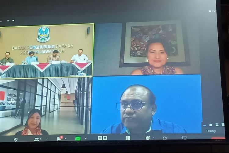 Presiden EAROPH Yolanda Reyes (atas kanan) dan Sekretaris Jenderal (Sekjen) UCLG ASPAC Bernadia Tjandradewi  saat menghadiri konferensi pers EAROPH World Congress 2022 Ke-28 secara virtual.