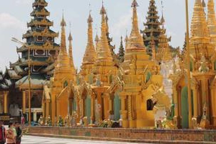 Pagoda Shwedagon, salah satu tujuan utama wisatawan di Yangoon, Myanmar.