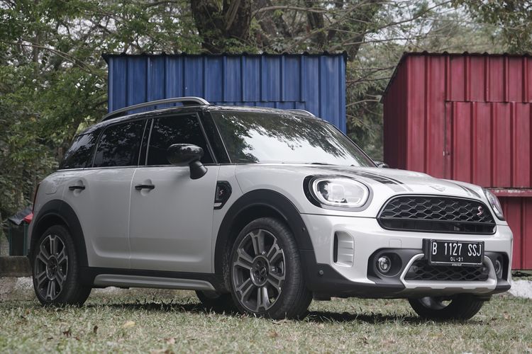 Review Mini Countryman Cooper S. Model terbaru dari Mini di 2021, sudah dibuat di pabrik Sunter.