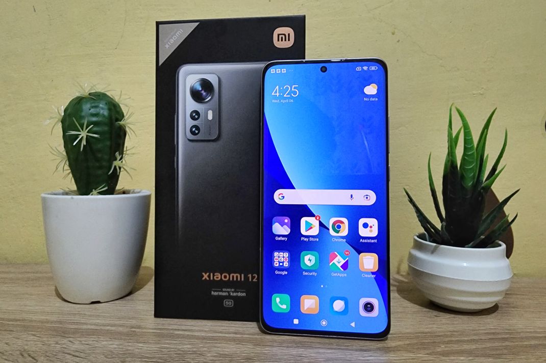 Xiaomi 12 dan kotak penjualannya