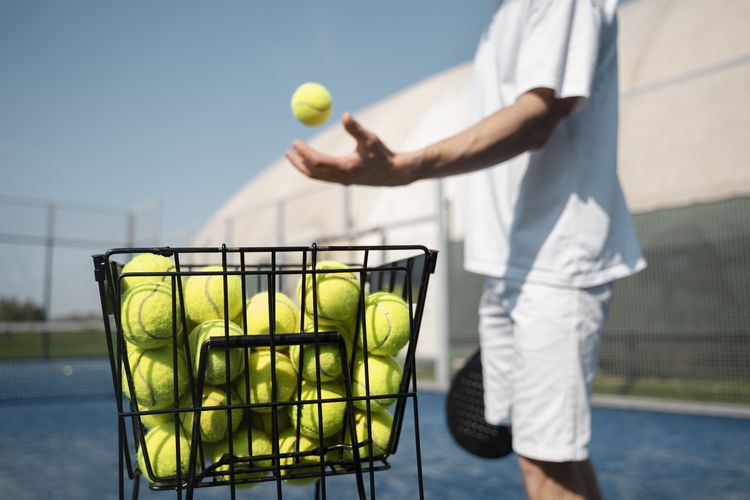 Apa Bedanya Bola Padel dengan Bola Tenis Biasa?