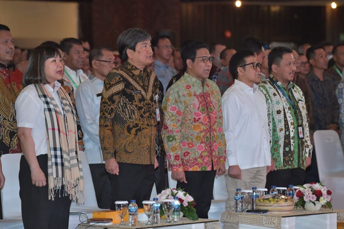  Mendes PDTT Abdul Halim Iskandar bersama Wakil Ketua DPR RI Abdul Muhaimin Iskandar membuka Rakornas Transmigrasi di Yogyakarta, Rabu (17/5/2023).