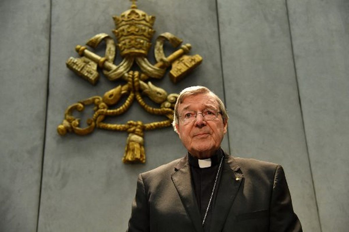 Dalam foto file yang diambil pada 29 Juni 2017, Kardinal George Pell dari Australia ini terlihat saat dia membuat pernyataan di Kantor Pers Tahta Suci di Vatikan setelah didakwa dengan pelanggaran seksual bersejarah dalam kasus yang mengguncang gereja. Kardinal George Pell meninggal di Roma dalam usia 81 tahun, seorang pejabat gereja mengonfirmasi pada 11 Januari 2023. 