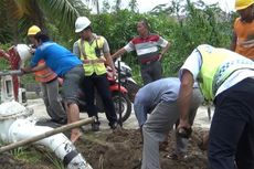 Warga Berebut Kumpulkan Solar dari Pipa Pertamina yang Bocor di Gunungsitoli