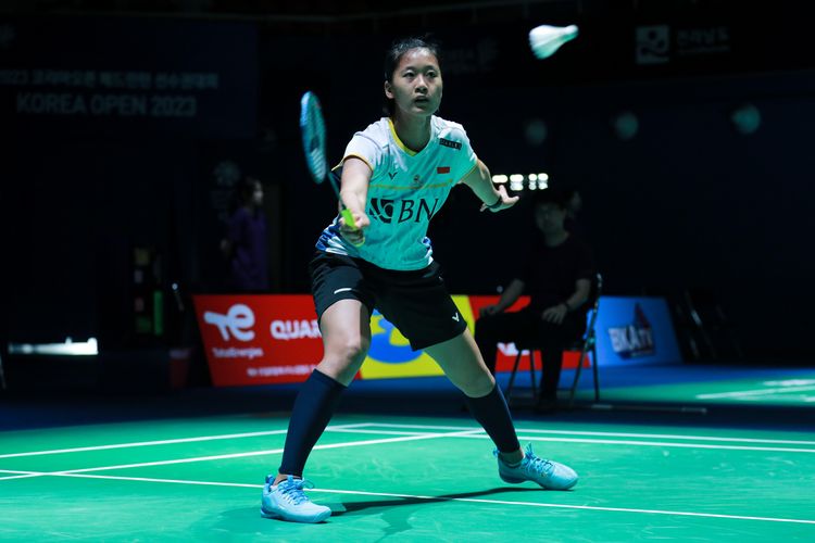 Pebulu tangkis tunggal putri Indonesia, Putri Kusuma Wardani, kala bertanding di babak 32 besar Korea Open 2023 melawan Goh Jin Wei asal Malaysia.