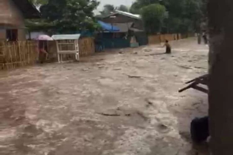 Banjir dengan ketinggian hingga 1 meter terjang 5 Desa di Kecamatan Sanggar, Kabupaten Bima.