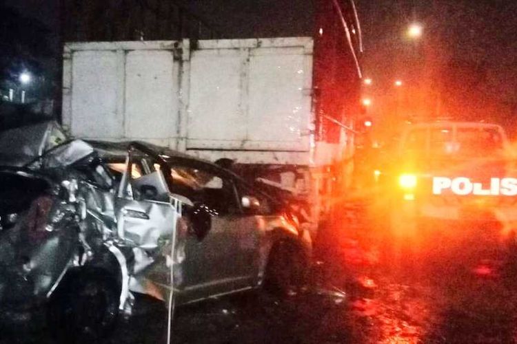 Kondisi kecelakaan Karambol Terjadi di Kawasan Ring Road Mojosongo Kota Solo, Libatkan 2 Mobil dan 1 Truk