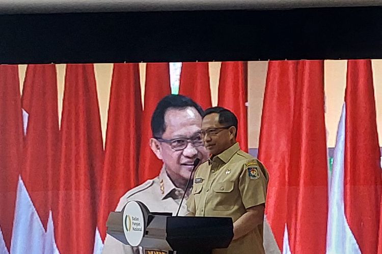 Menteri Dalam Negeri Tito Karnavian dalam peluncuran Gerakan Pangan Murah (GPM) di Jakarta, Senin (16/10/2023). 