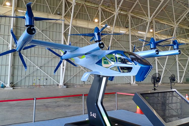 Purwarupa Hyundai Sky Taxi. Sky taxi atau taksi terbang merupakan Urban Air Mobility-Advances Air Mobility (UAM-AAM) sebagai bagian Dari mobilitas cerdas