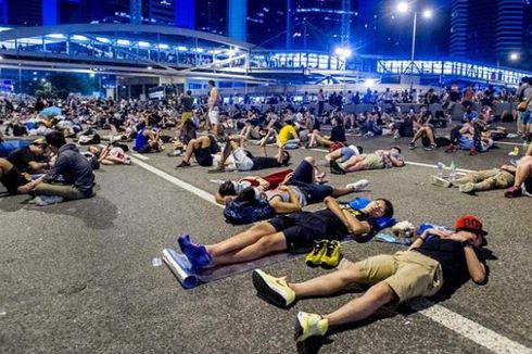 Tuntut Pemilu Langsung, Pelajar Hongkong Pilih Tidur di Jalan