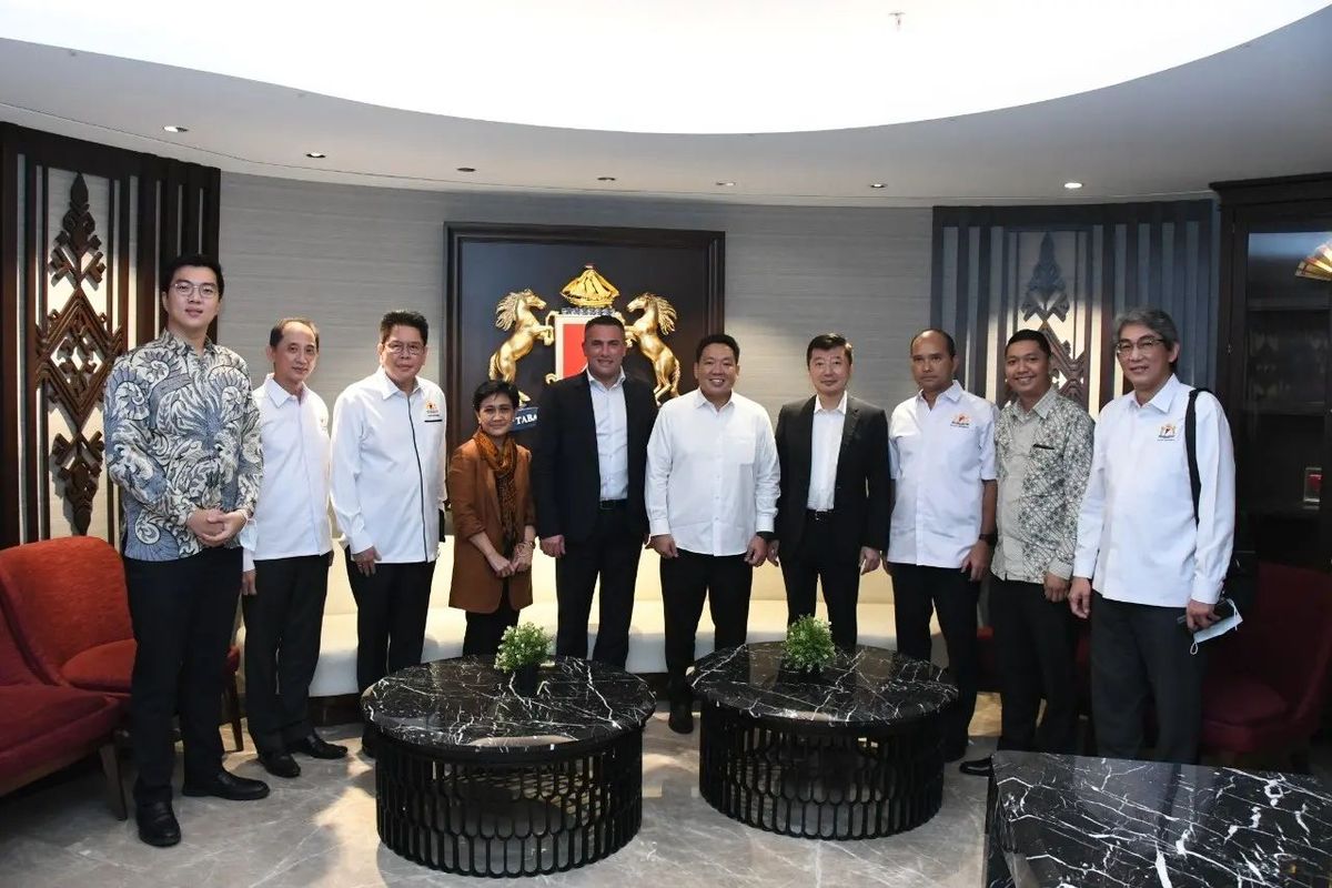 Wakil Ketua Umum KADIN Bidang Kesehatan, Charles Honoris menerima audiensi CEO GE Healthcare Intercontinental, Elie Chaillot membahas mengenai program investasi alat kesehatan dari GE di Indonesia, Kamis (17/6/2022). 