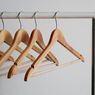 5 Jenis Gantungan Baju yang Wajib Dimiliki di Rumah 