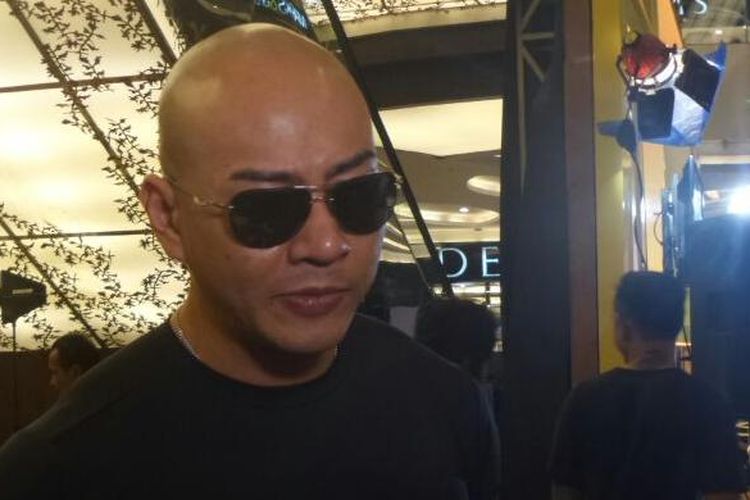 Deddy Corbuzier diabadikan di Lippo Mall Kemang, Jakarta Selatan, pada Senin (22/8/2016).