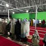 Masjid Tertimbun Lumpur, Warga Korban Banjir Pidie Jaya Tarawih di Mushala Darurat